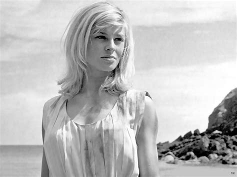 Julie christie is a 80 year old british actress. Julie Christie in the 1961 BBC series 'A For Andromeda ...