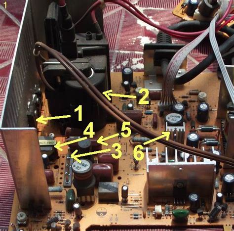 Capasitor kecil didekat transistor horizontal. Panduan Service Monitor II BLOK HORISONTAL