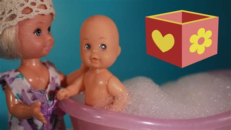 My toddler loves his babies. baby dolls bath | Bellboxes toys | Bañera de juguete ...