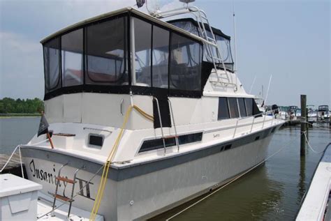 This 1992 sea ray 400 express cruiser is powered by twin cummins 6bta, both engines just rebuilt in 2019 with 8 hours since rebuild. 40 Ft Boats for sale