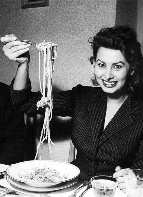 Sophia loren's pasta alla putanesca. DYWYHSM: EINFACH MAL VEGAN by Ingrid & Alexander Neukert