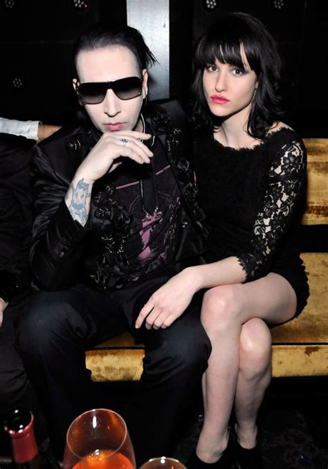 Even before evan rachel wood publicly named marilyn manson as her abuser, one of his former personal assistants, dan cleary backed up her claims of abuse. Este unul dintre cei mai infricosatori cantareti din lume ...