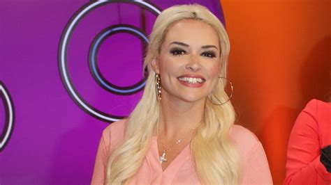 Alles begann 2009 mit hugh hefner, beziehungsweise ohne ihn. Daniela Katzenberger: SO sieht sie ohne Extensions aus ...