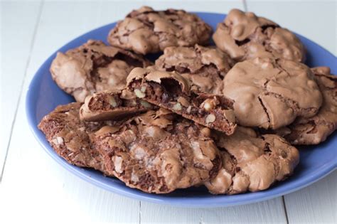 C h e w i n g t h e f a t three authentic austrian cookie; Austrian Meringue Cookies : Spanische Windtorte Simple ...