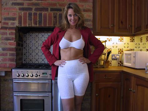 Use myvidster's video bookmarklet to collect your favorite videos from any website! Sexy Mom In The Kitchen 13092