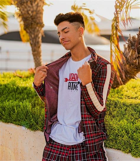 Encuentra y descarga las fotos más populares de chicos guapos en freepik gratis para uso comercial imágenes de gran calidad más de 6 millones de fotos de stock. Pin de Nerea g en naim darrechi | Moda de chicos ...