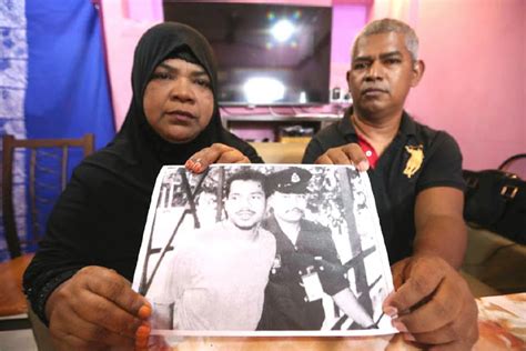 Prebet adam mengamuk di jalan chow kit, kuala lumpur pada tahun 1987 kerana masalah di tempat kerja dan bukannya. Selepas 30 Tahun Nama Kerabat Diraja Johor Dirosakkan ...