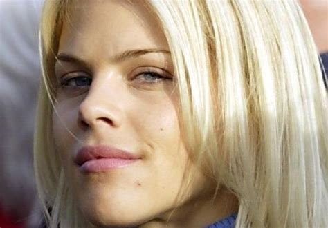 Elin nordegren places a hand on her baby bump as she watches her son play flag football in florida credit: Elin Nordegren Height, Weight, Age, Net worth (Tiger Woods ...