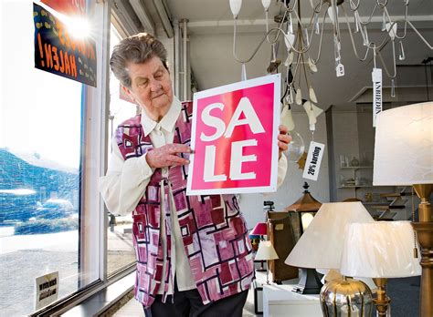 Unieke aanbiedingen van de limburger webshop. Het lichtmeisje van de Bredeweg - De Limburger