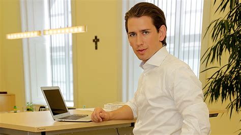 Anfang juli 2017 wählte die partei ihn zum parteivorsitzenden. Sebastian Kurz, ministro degli esteri austriaco, 30 enne ...