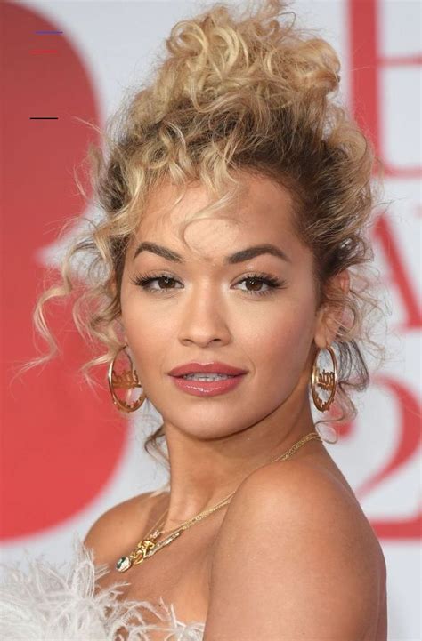 Pin up hairstyles, first and foremost, the epitome of vintage, have a certain je ne sais quoi about them. Pin by Playboy 💓... on Photo style in 2020 | Curly hair ...