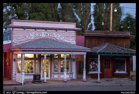 Thousands of expertly personalized unique gifts and ideas. Picture/Photo: Gift shop and historic buildings ...