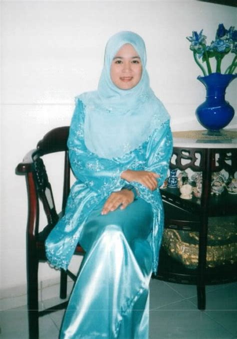 Baju kurung lahir melalui asimilasi budaya yang masuk ke tanah melayu (nama semenanjung tenas effendy (2004). Baju Kebaya Satin Fashion 707 | Malaysian Baju Kurung