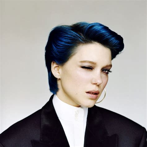 Adèle's life is changed when she meets emma, a young woman with blue hair, who will allow her to discover desire, to assert herself as a woman and as an adult. ME Says: Favorite Performances '13 - Lea Seydoux Blue is ...
