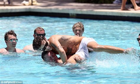 Hi jen, well i guess you could say that i'm a closet skinny dipper and now i'm kind of going public with it. One Direction stars Harry Styles and Niall Horan make ...