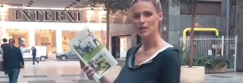 Alle 12.30, a roma, alda d'eusanio è entrata senza mascherina nella panetteria di piazza della moretta, angolo. Michelle Hunziker incinta del quarto figlio? Il video su ...