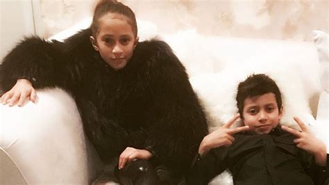 Jennifer lopez und marc anthony haben die namen ihrer neugeborenen zwillinge jetzt offiziell. Coole Emme: Jennifer Lopez' Tochter hat schon Mamas Style ...