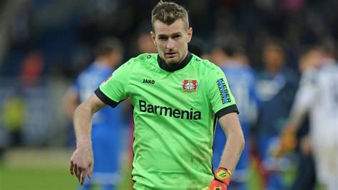 Latest on bayer leverkusen goalkeeper lukas hradecky including news, stats, videos, highlights and more on espn. Leverkusens Lukas Hradecky ist für Re-Start zu allen ...