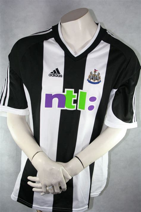 Die offiziellen fussball trikots von newcastle united. Adidas Newcastle United Trikot 9 Alan Shearer 2001-03 ...