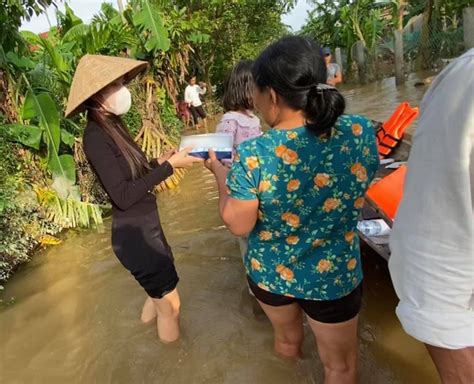 Thủy tiên sinh năm 1985, tên thật là trần thị thủy tiên, sinh ra và lớn lên tại kiên giang. Ca sĩ Thủy Tiên đã kêu gọi được 22 tỷ đồng sau 2 ngày