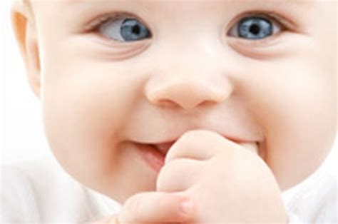 Mata juling pada bayi adalah kondisi di mana salah satu atau kedua bola mata yang tidak sejajar atau 'tidak bisa diam', baik ke arah dalam (esotropia) satu dari setiap 30 bayi baru lahir dilahirkan dengan kondisi mata juling. Cara Menyembuhkan Mata Juling Pada Bayi - Terkait Mata