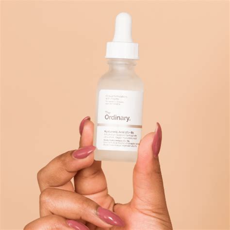 Ako sami vidíte, zloženie sa dosť odlišuje. The Ordinary Hyaluronic Acid 2% + B5 + Free Post