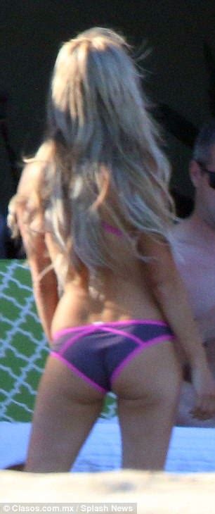 When did christina anstead and ant anstead divorce? Christina El Moussa sizzles in bikini as she kisses Ant ...