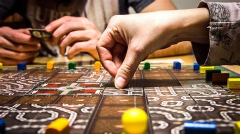 Juego de palabras o de voces efecto que se logra por la doble acepción de una palabra o por la semejanza de dos palabras a menudo los chistes. Juegos Que Se Juegan Con Amigos : Los Amigos Se Reunen Y ...