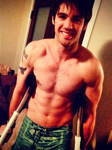 Born terrence steve mcqueen in beech grove, indiana in 1930, mcqueen had a tumultuous upbringing that saw him relocate half a dozen times and suffer abuse at the hands of his mother's. STEVEN MCQUEEN ! SHIRTLESS ! I LOVE THIS GUY ! | Steven ...