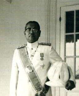 He reigned from 1881 to 1943. Payung Mahkota Dirgahayu Raja Melayu: YAM ALMARHUM TUNKU ...