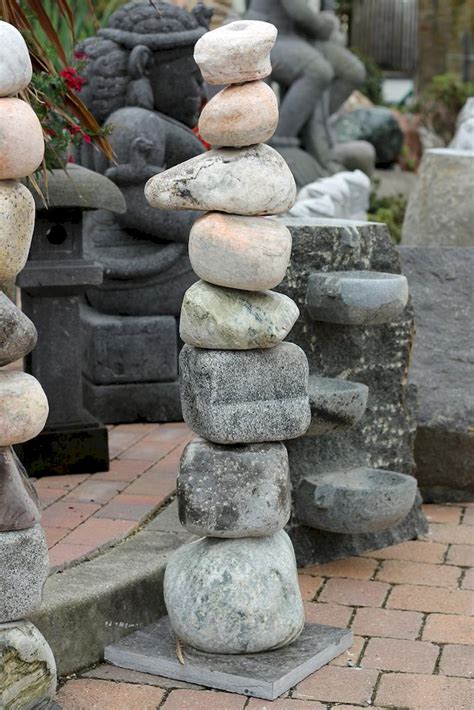 Besonders das angebot an hinduistischen und buddhistischen steinfiguren aus basanit und rhyolith, als auch asiatische steinlaternen aus schwarzem. Springbrunnen Wasserspiel aus Ziersteinen