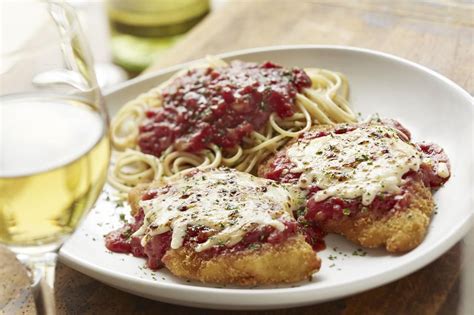 Learn how to make delicious chicken parmesan at home!! Olive Garden's Famous Chicken Parm | Recipe | Olive garden ...