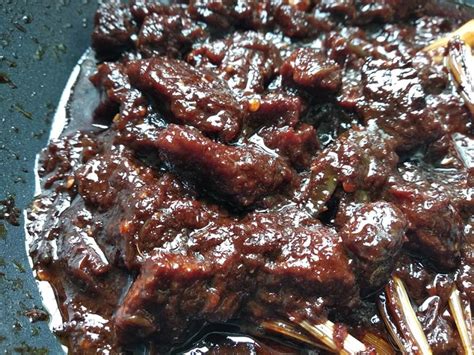 Resep warisan dari almarhumah ibuku, dan menjadi menu favoritku dan. Resepi Daging Hitam Berempah Mamak (Gerenti Laku!) | Resepi.My