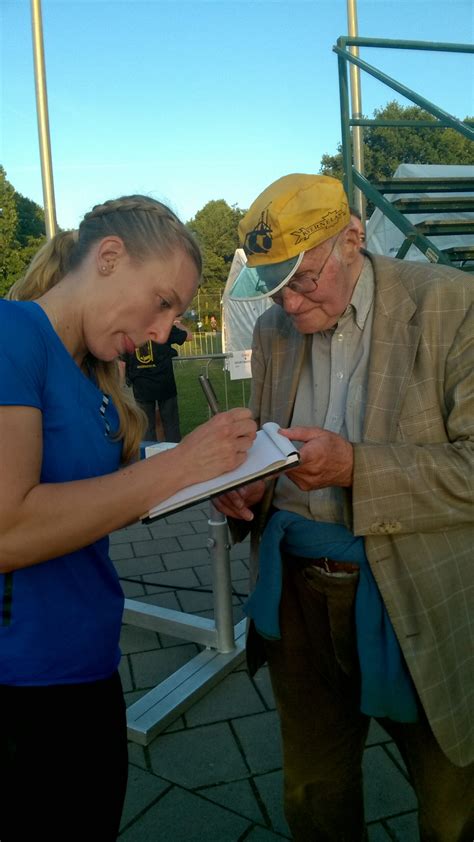 She originally specialised in the heptathlon, but eventually switched to high hurdles. Kogelstootster Melissa Boekelman wint Gouden Spike ...