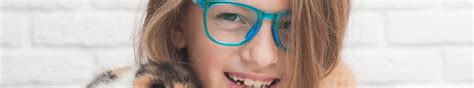 Il surveille vos yeux et votre vue, réalise des examens, détecte d'éventuels troubles ou maladies, prescrit des médicaments, de la rééducation ou réalise des interventions chirurgicales sur l'œil. Lunette de vue pour fille | Ty's Yeux France - L'optique ...