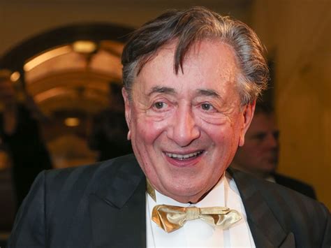 Richard lugner auf der suche nach einer begleitung. Wegen Ehe-Drama! Richard Lugner wird bei Event ausgeladen ...