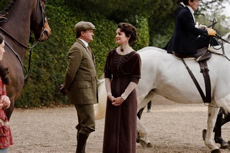 Synopsis:lord grantham sees his family heritage, especially the grand country home downton abbey, as his mission in life. Downton Abbey Season 1 - Downton Abbey Photo (31759138 ...