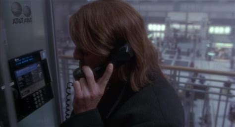 Yes, cole (bruce willis), dies in the end. AT&T Payphone Used by Bruce Willis in Twelve Monkeys (1995)