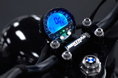 The r designation in bmw motorcycles can be traced to the company's very first motorcycle, the r32 in 1923. BMW R80RT / Sinroja Motorcycles BMW 'R2' on Behance