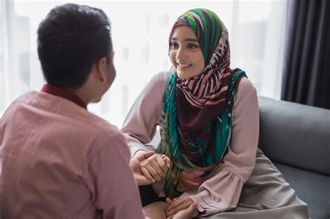 Tidak menganggap penting berdandan untuk istri 18. Suami Isteri Bahagia Bila 7 Perkara Ni Sama-sama Tak Buat ...