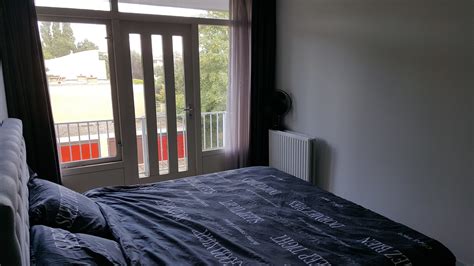 Handtücher und bettwäsche werden ebenfalls zur verfügung gestellt. 1-Zimmer-Wohnung in Amsterdam mit Internet zu vermieten