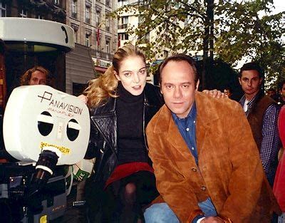 Confermandolo, claudia gerini dà anche uno sguardo al passato e alle sue altre. Carlo Verdone e Claudia Gerini nel Backstage di : "Sono ...