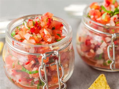 Easy homemade salsa using canned tomatoes. Easy Homemade Salsa Using Canned Tomatoes / It is my ...