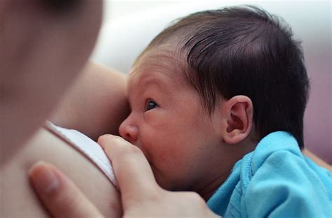 La lactancia materna también ofrece múltiples beneficios para la mamá, a quien ayuda a recuperarse después del embarazo y reduce el riesgo de padecer depresión posparto. La verdad tras 6 mitos sobre la lactancia materna | Mujer ...