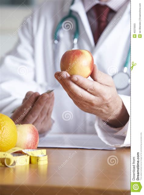 It's not hard to include foods from the five food groups into snacks and meals. Doctor Giving Advice On Healthy Diet Stock Image - Image ...