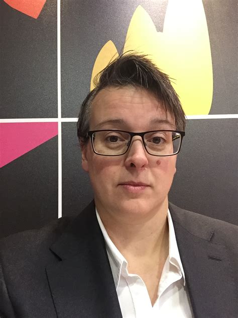 Sue perkins is an english actor, writer, producer, comedian and presenter. Sue Perkins Lookalike - Hire Lookalikes, Impersonators