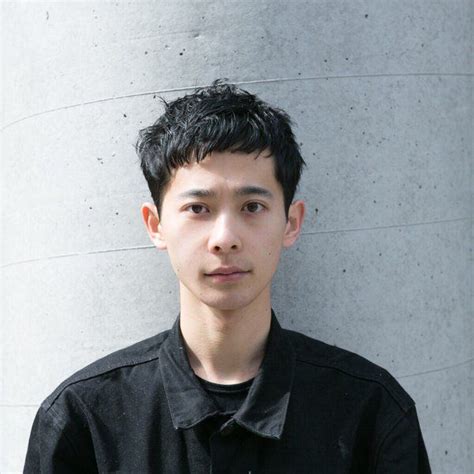 沖永 大暉による重め前髪のベリーショート。スタイリングの ...