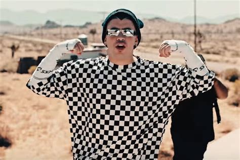 For his new track, bad bunny sings in his native spanish but also wanted to show off his skills in japanese. ¿Quién Tú Eres?, de Bad Bunny: letra y vídeo | Escucha