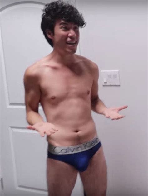 Eugene lee yang is an american filmmaker, actor, and internet celebrity. Eugene Lee Yang : celebritybulge