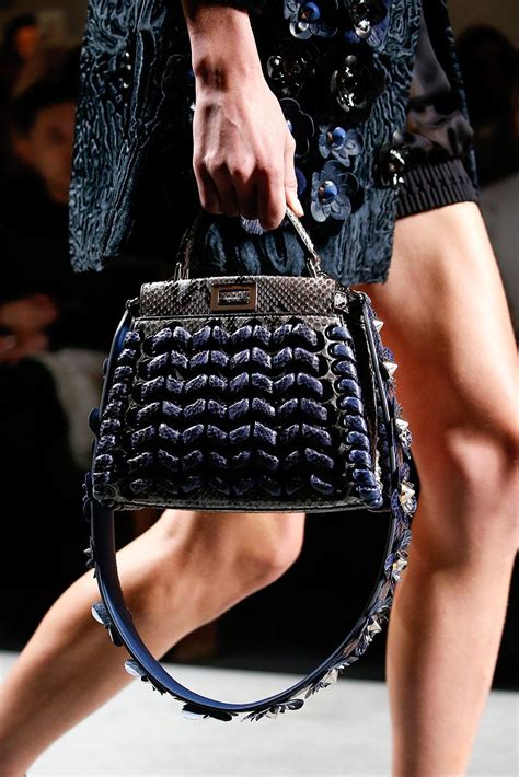 Fendi - Detalles | Fendi bolsos, Bolsos chanel, Carteras ...